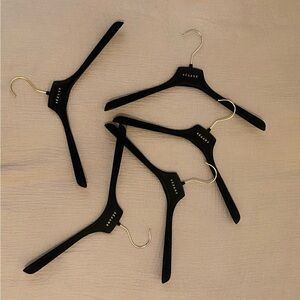 Sezane Black Hangers Set